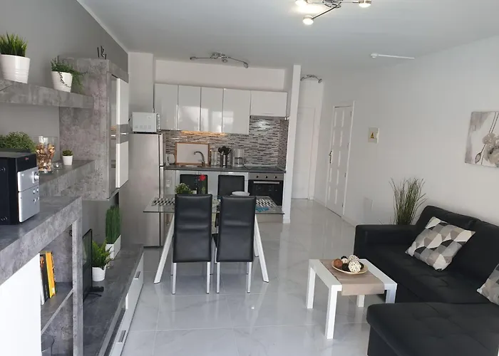 아파트 In Playa De Americas Mit Balkon By Interhome 플라야데라스아메리카스